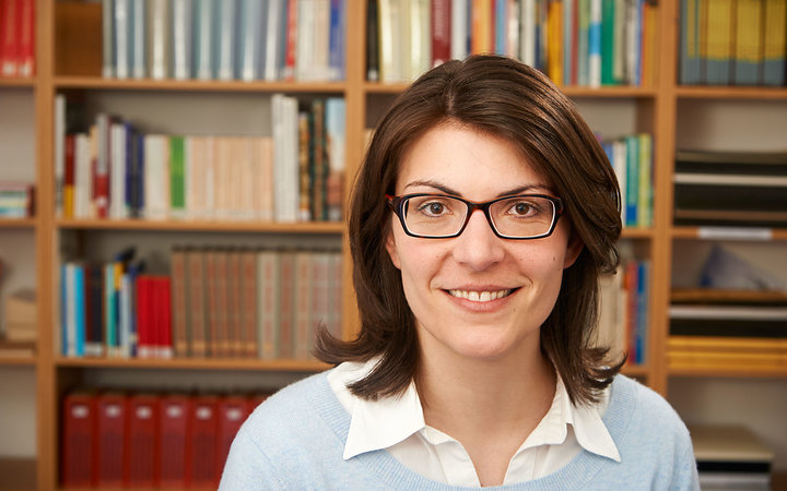 Dr. Claudia Schäfer